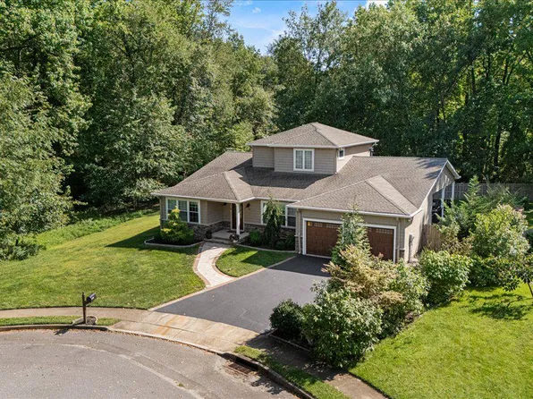 25 Bree Dr, Hamilton, NJ 08690