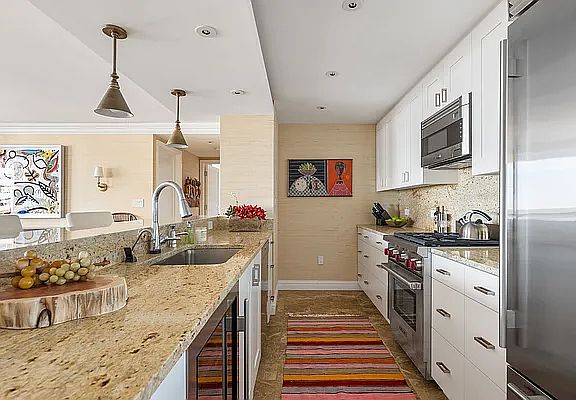 3rd image of 30 W 63rd St APT 31