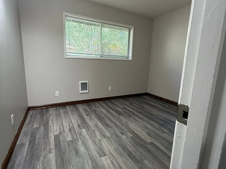 11485 SW Greenburg Rd — Photo 6