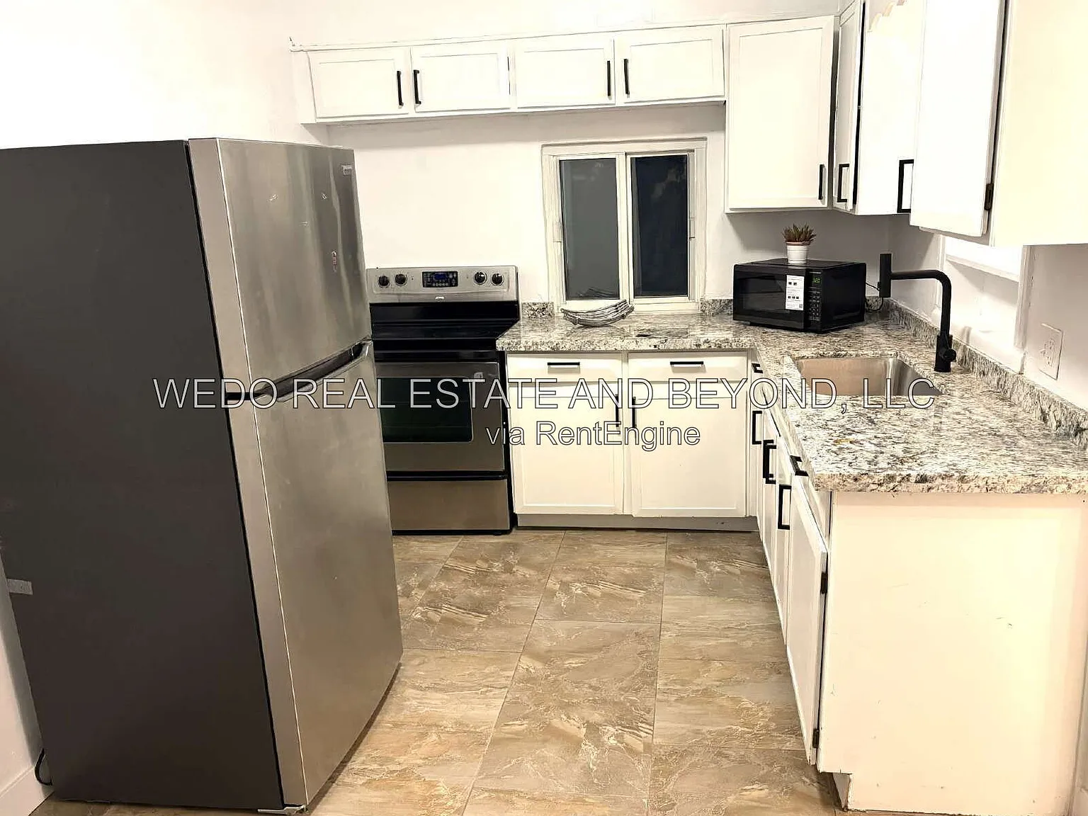 3 bed, 2.0 bath, 1200 sqft, $2,100 — Photo 3