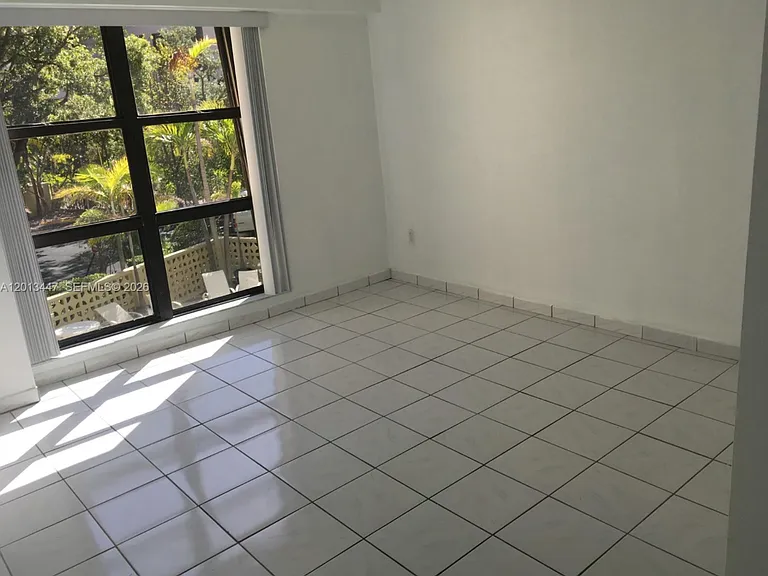 77 Crandon Blvd #2E — Photo 4
