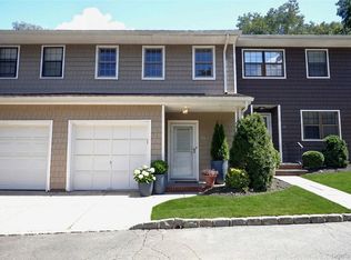 13 Pine St, Huntington, NY 11743