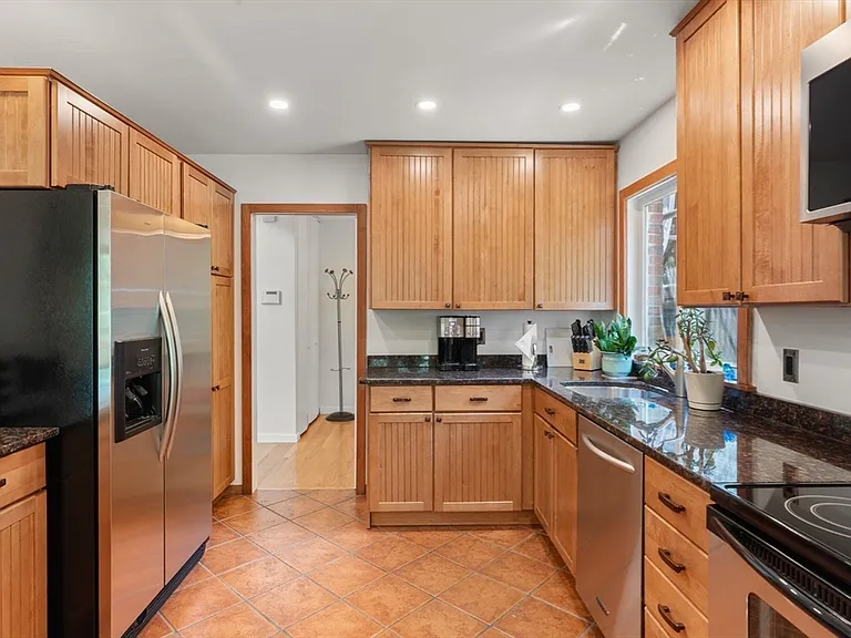 241 Perkins St #H402 — Photo 10