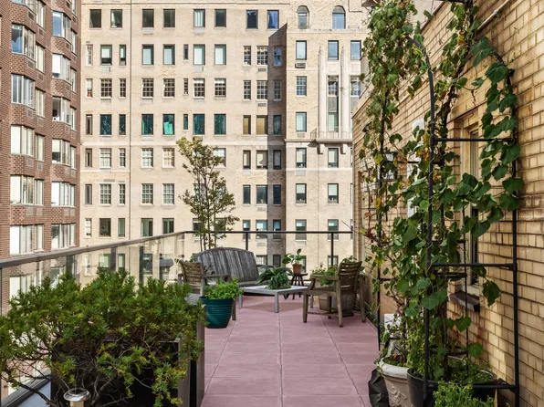 415 East 52nd Street image 5 of 10