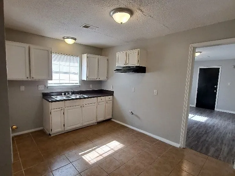 2717 Carnes Ave — Photo 4