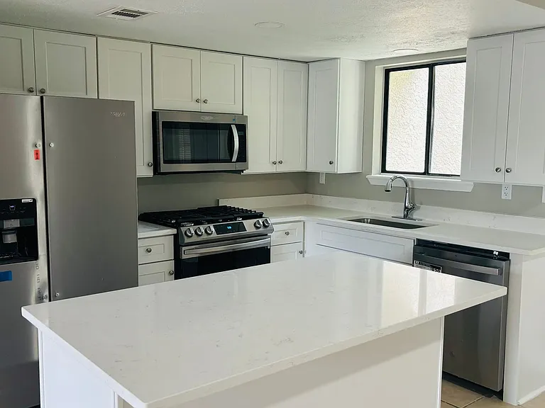 138 Bonnie Ln — Photo 2