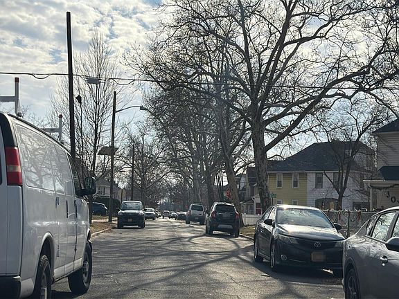 5th image of 407 Paris Ave