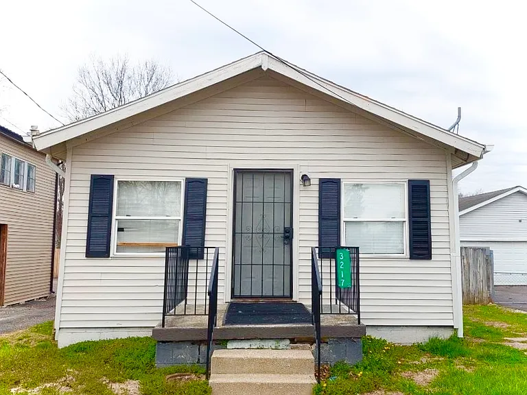 3217 Main St — Photo 1