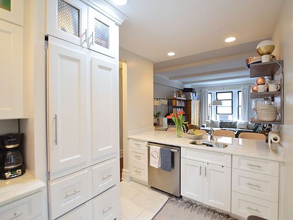 3rd image of 106 W 69th St APT 5C