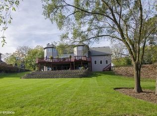 125 Forestview Dr, Elgin, IL 60120