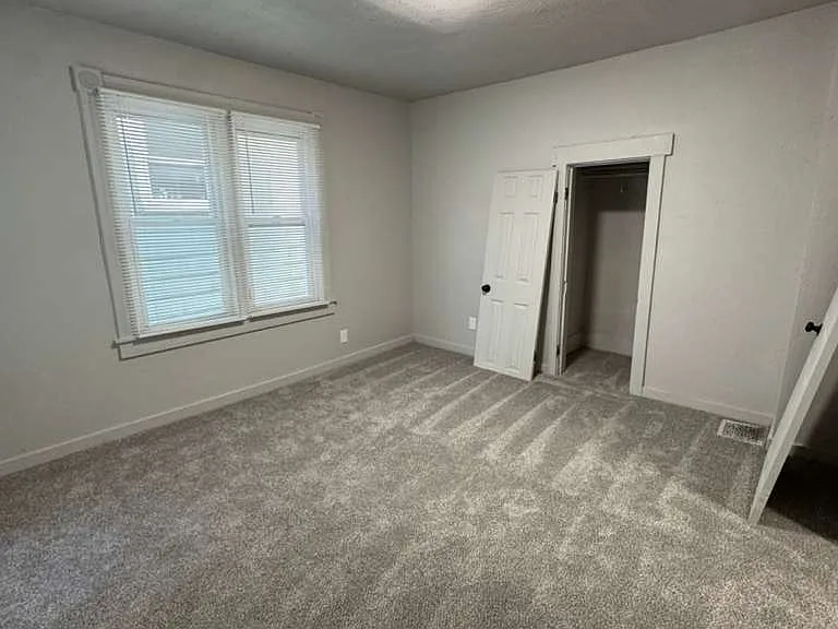 3427 Lexington Ave — Photo 15