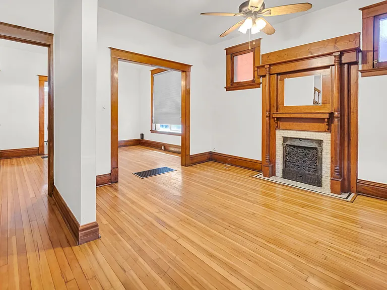 302 S Lincoln St — Photo 2