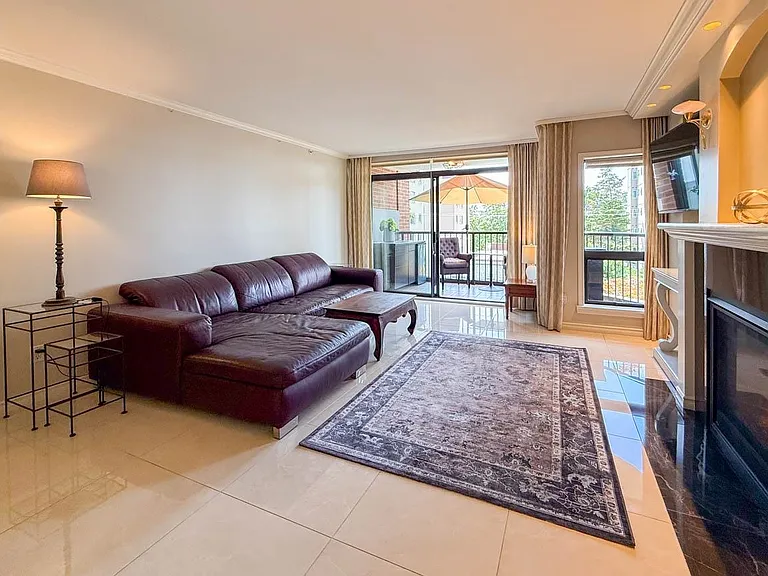 1520 Harwood St #302 — Photo 4