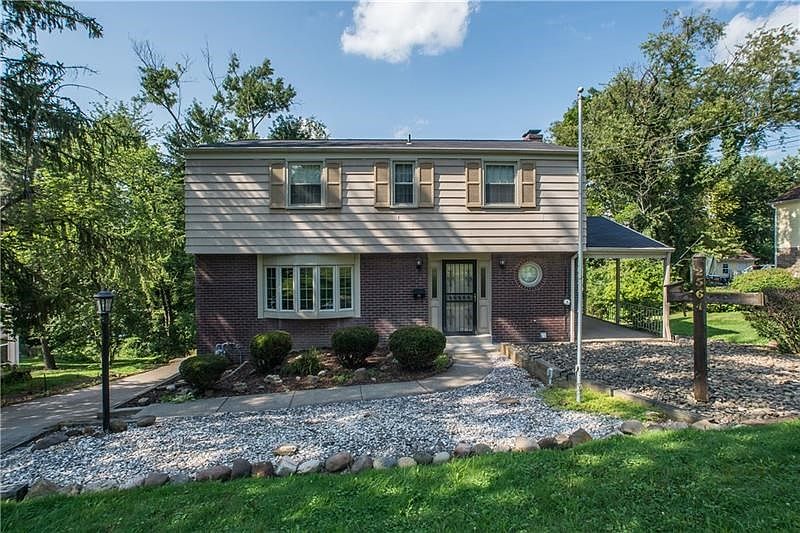 Welcome home to 2564 Oldfield Avenue!