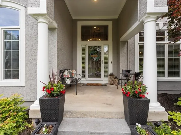 9516 Cailler Dr, Lenexa, KS 66220