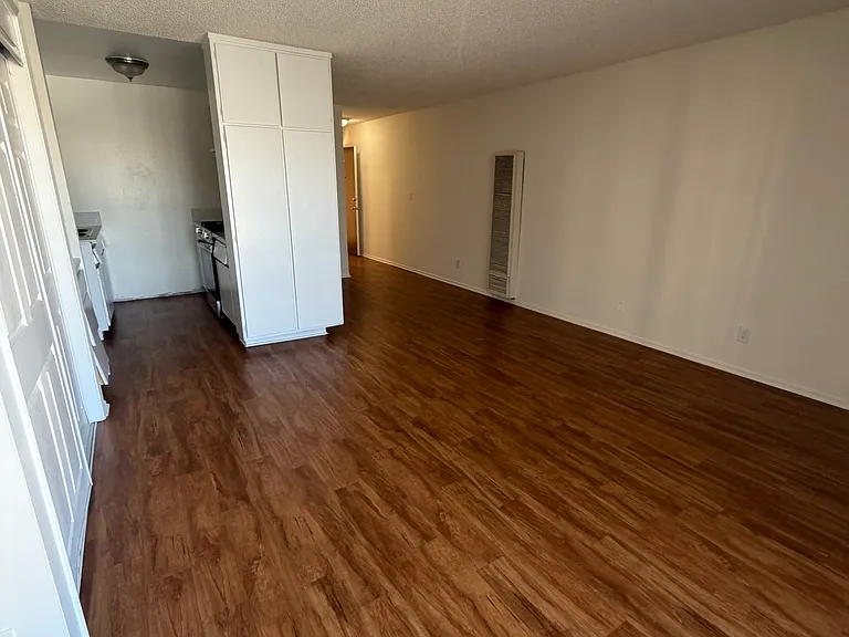 Villa Serena Apts — Photo 24