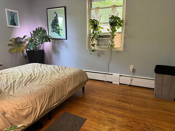 5th image of 704 Chaney Dr APT 6