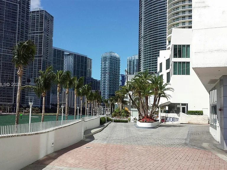325 Biscayne Blvd #1420 — Photo 23