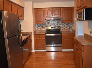22 Railroad St APT 104, Andover, MA 01810