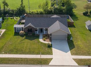 1526 Waynedale Dr, Garrett, IN 46738