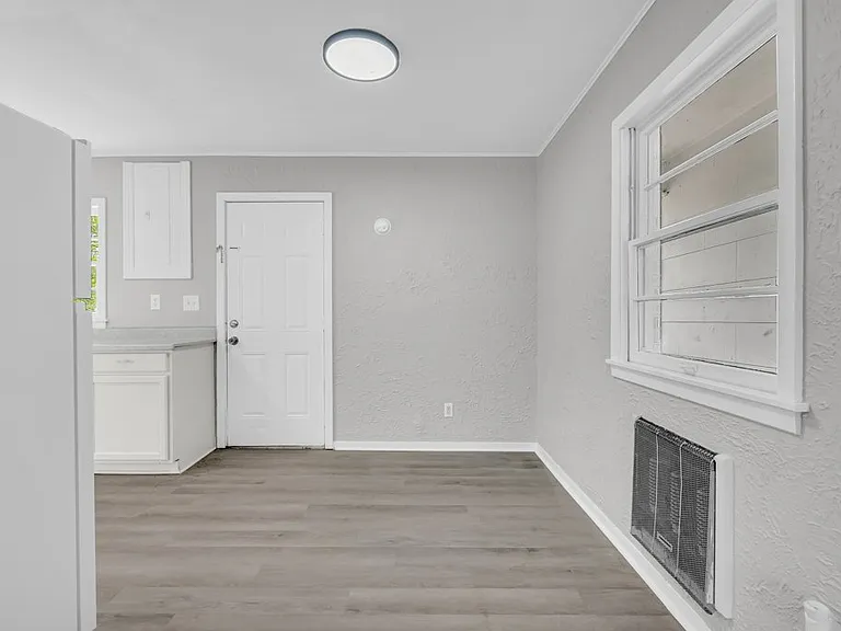 131 Poplar St — Photo 3