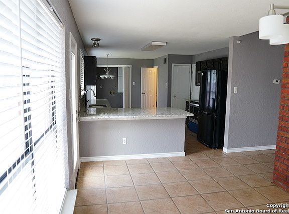 4th image of 880 Amberstone Dr
