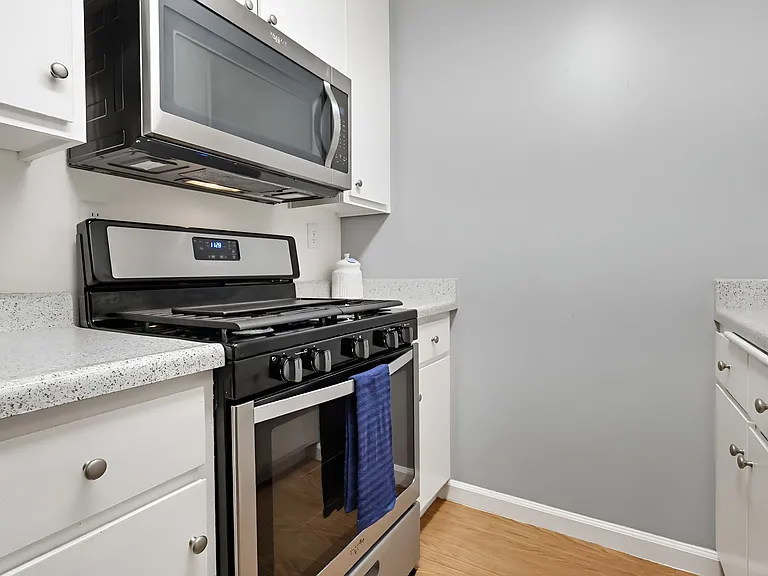 Palms Apartments — Photo 13