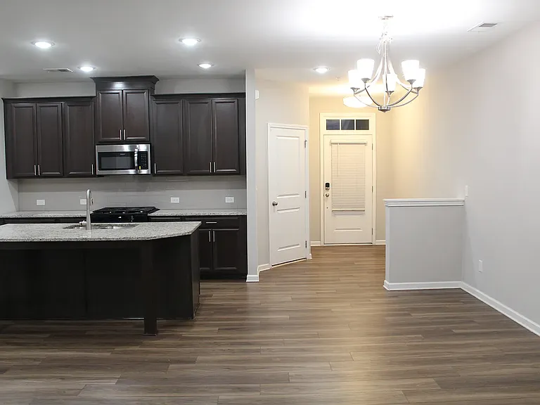 1368 Endicott Ct — Photo 7