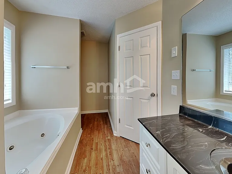 400 Wyndham Ave — Photo 14