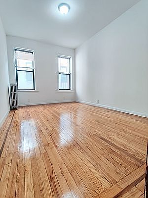 4th image of 29-06 Crescent St #6