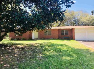 110 Regent St, Henderson, TX 75652