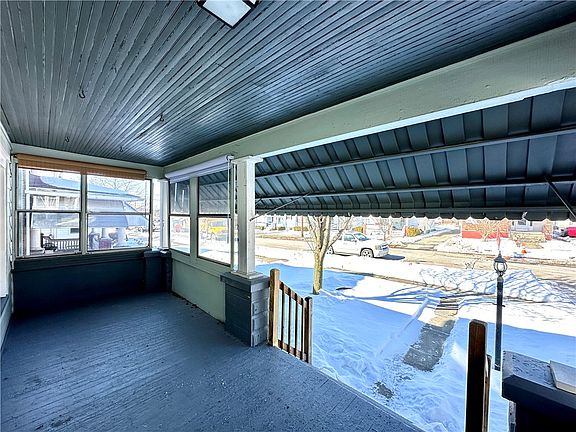 5th image of 916 Beckford St