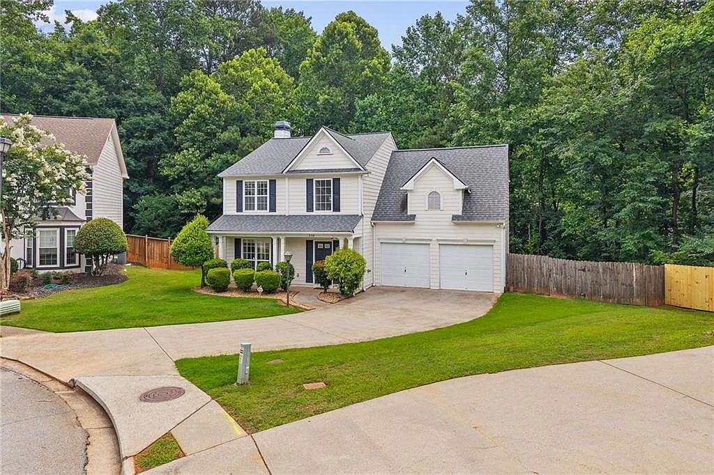 3 bed, 2.5 bath, 1951 sqft, $2,400 — Photo 2