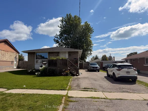 1321 Cedar St, Oshawa, ON L1J 3S4