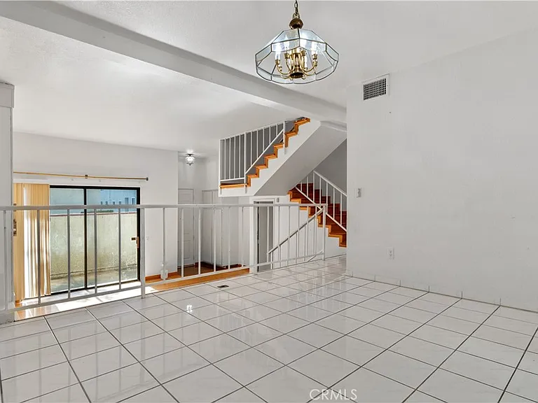 10201 Mason Ave — Photo 4