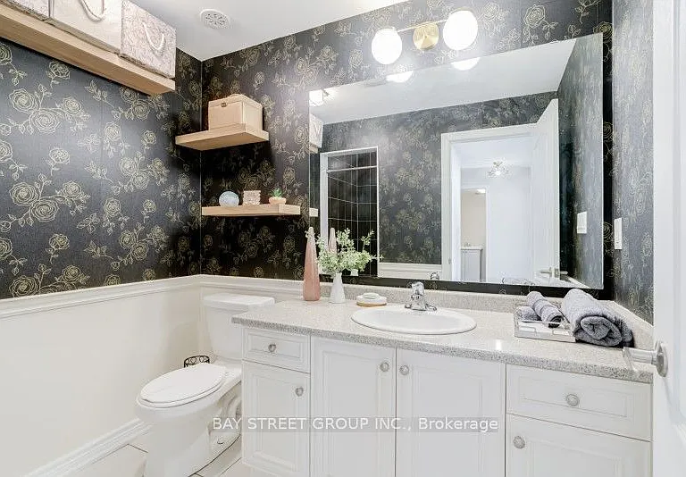 121 Luzon Ave — Photo 16