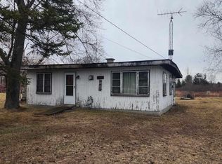 1324 Kingston Rd, Houghton Lake, MI 48629