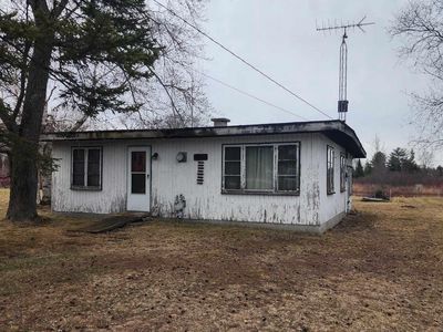 1324 Kingston Rd, Houghton Lake, MI, 48629