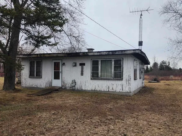 1324 Kingston Rd, Houghton Lake, MI 48629