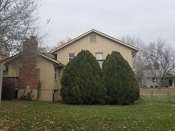 3rd image of 8707 Linda Ln