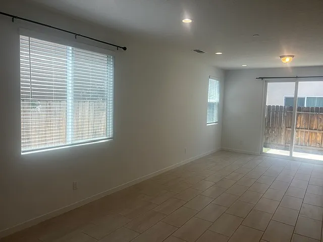 2 bed, 1163 sqft, $2,095 — Photo 2