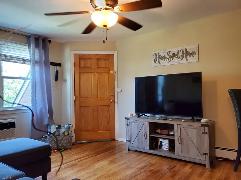 480 Parkway Dr #3R — Photo 3