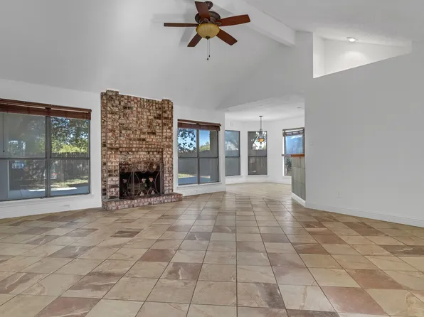 1405 Glenwillow Dr, Arlington, TX 76018