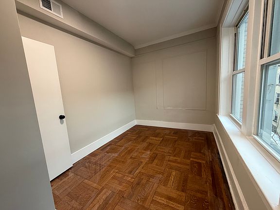 3rd image of 500-04 W 7th St #310