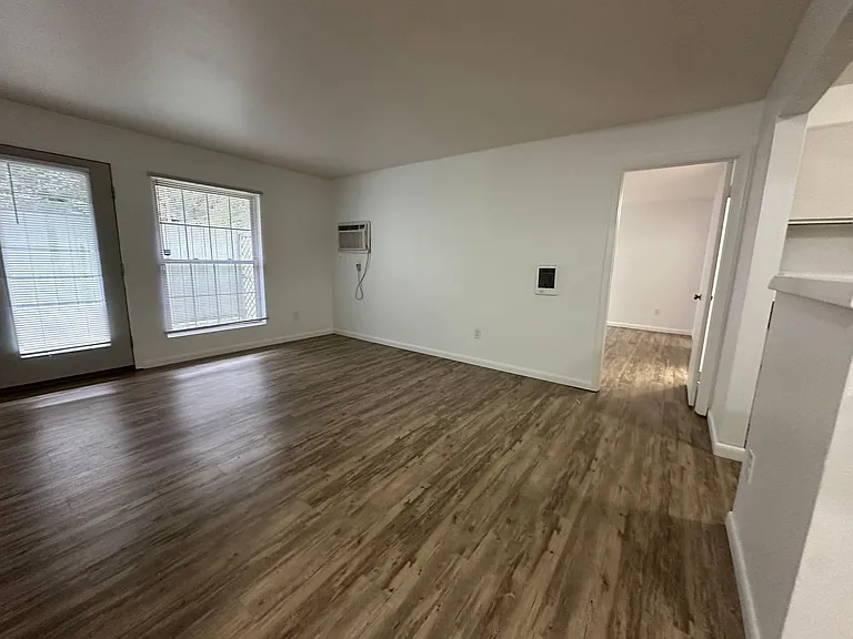 University Park Apartments near Cornell University — Photo 135