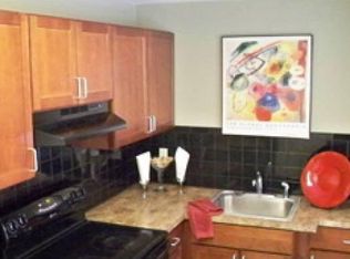 348 N 9th St APT 2F, Allentown, PA 18102