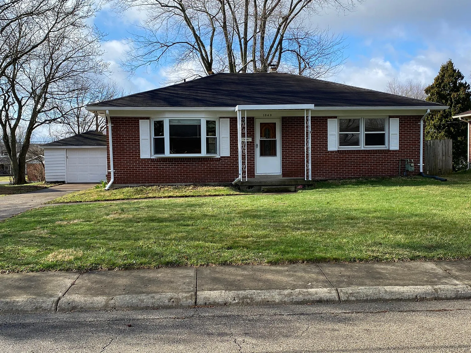 1043 Eastgate Rd photo 1