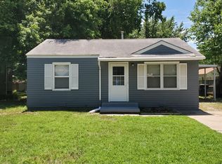 713 W 11th St, Newton, KS 67114