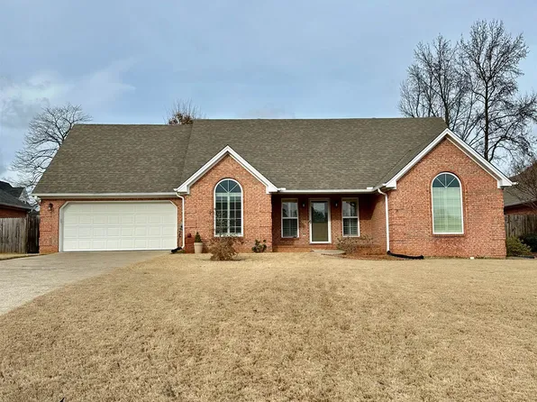 105 Newport Dr, Florence, AL 35630