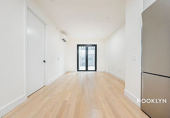 5th image of 250 Gold St #225